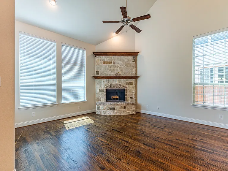 825 Warwick Blvd — Photo 45