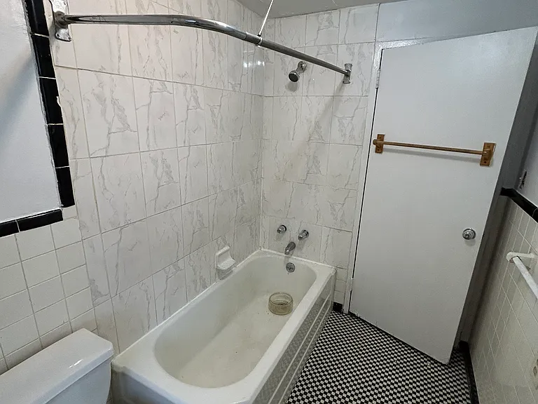 232 Farmington Ave #D8 — Photo 4