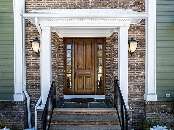 3rd image of 31 Mountainview Rd