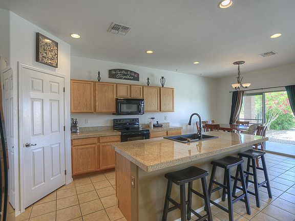 3rd image of 1638 W Vineyard Plains Dr