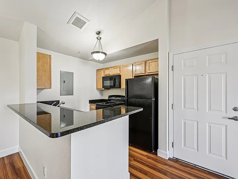 Hunter's Run Apartments — Photo 1