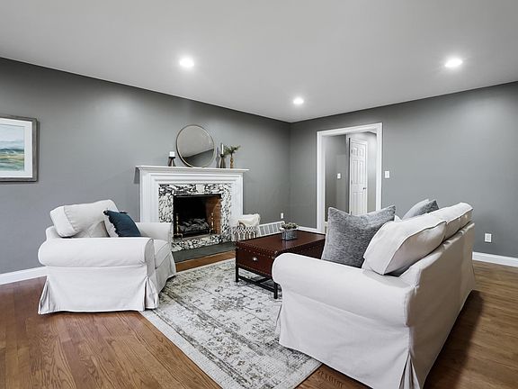 2nd image of 2755 Donna Dr
