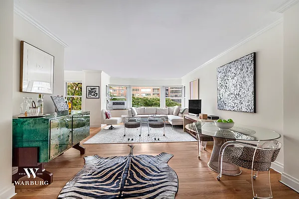 Sold by Warburg | media 8