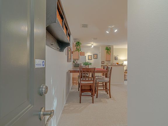 4th image of 940 Village Trl Unit 6-107