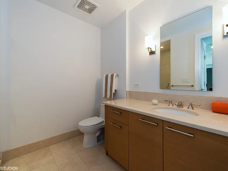 2550 N Lakeview Ave #S204 — Photo 10