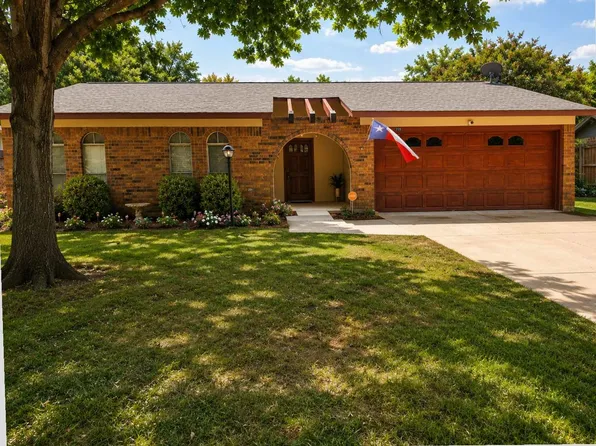 731 NW Wood St, Burleson, TX 76028