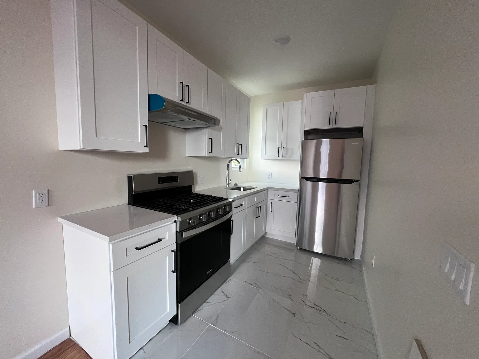 1 bed, 700 sqft, $2,050 — Photo 2