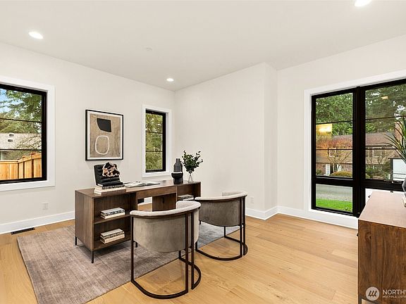 3rd image of 836 130th Avenue NE