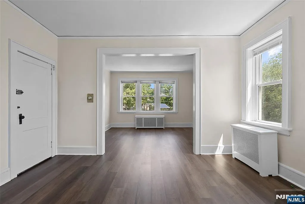 3 bed, 1.0 bath, $2,750 — Photo 3
