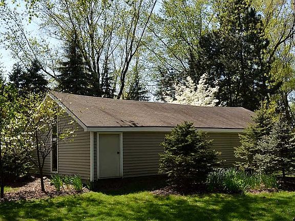 5th image of 326 Westwood Dr
