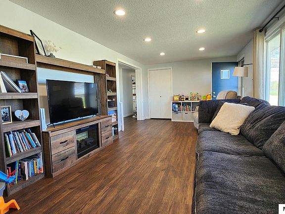 4th image of 2117 S McKinley Ave