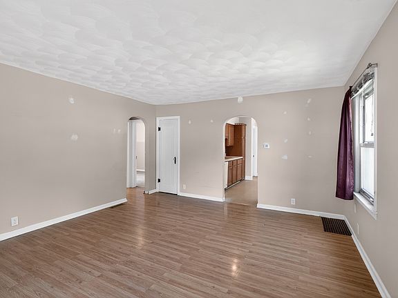 3rd image of 4500 Donald St