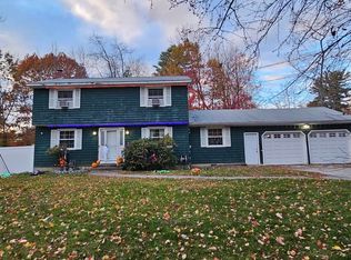 7 Hickory St, Hudson, NH 03051