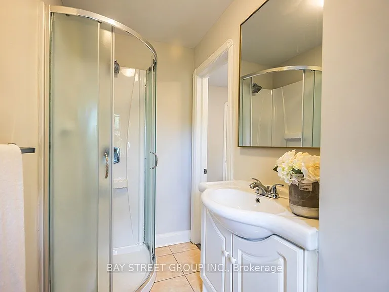 12 Craigmore Cres #MAIN FL — Photo 20