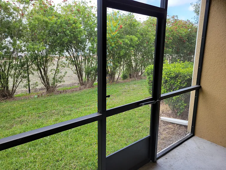 Lanai with screen