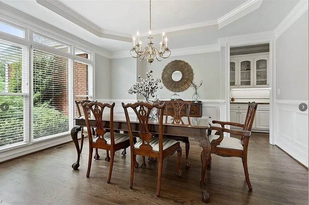 6 bed, 5.0 bath, 3844 sqft, $4,950 — Photo 3
