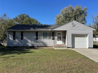 1833 N Cedar St, Nevada, MO 64772