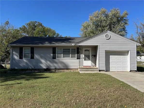 1833 N Cedar St, Nevada, MO 64772