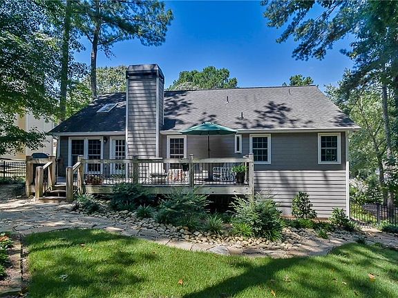 3rd image of 3110 Sandhurst Dr
