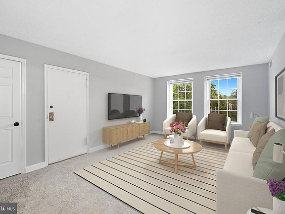 3rd image of 2856 S Buchanan St APT B1