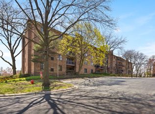 714 Walnut Dr APT 109, Darien, IL