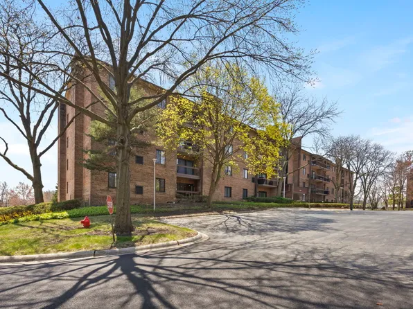 714 Walnut Dr APT 109, Darien, IL 60561