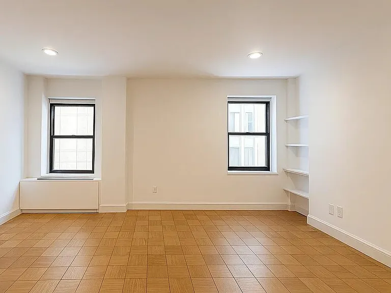 213 E 37th St #7G — Photo 4