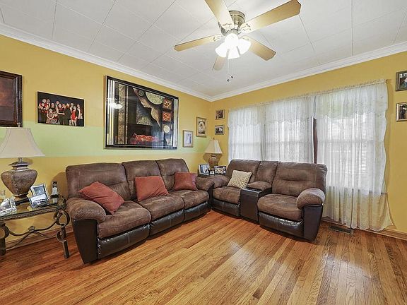4th image of 2527 S 60th Ct