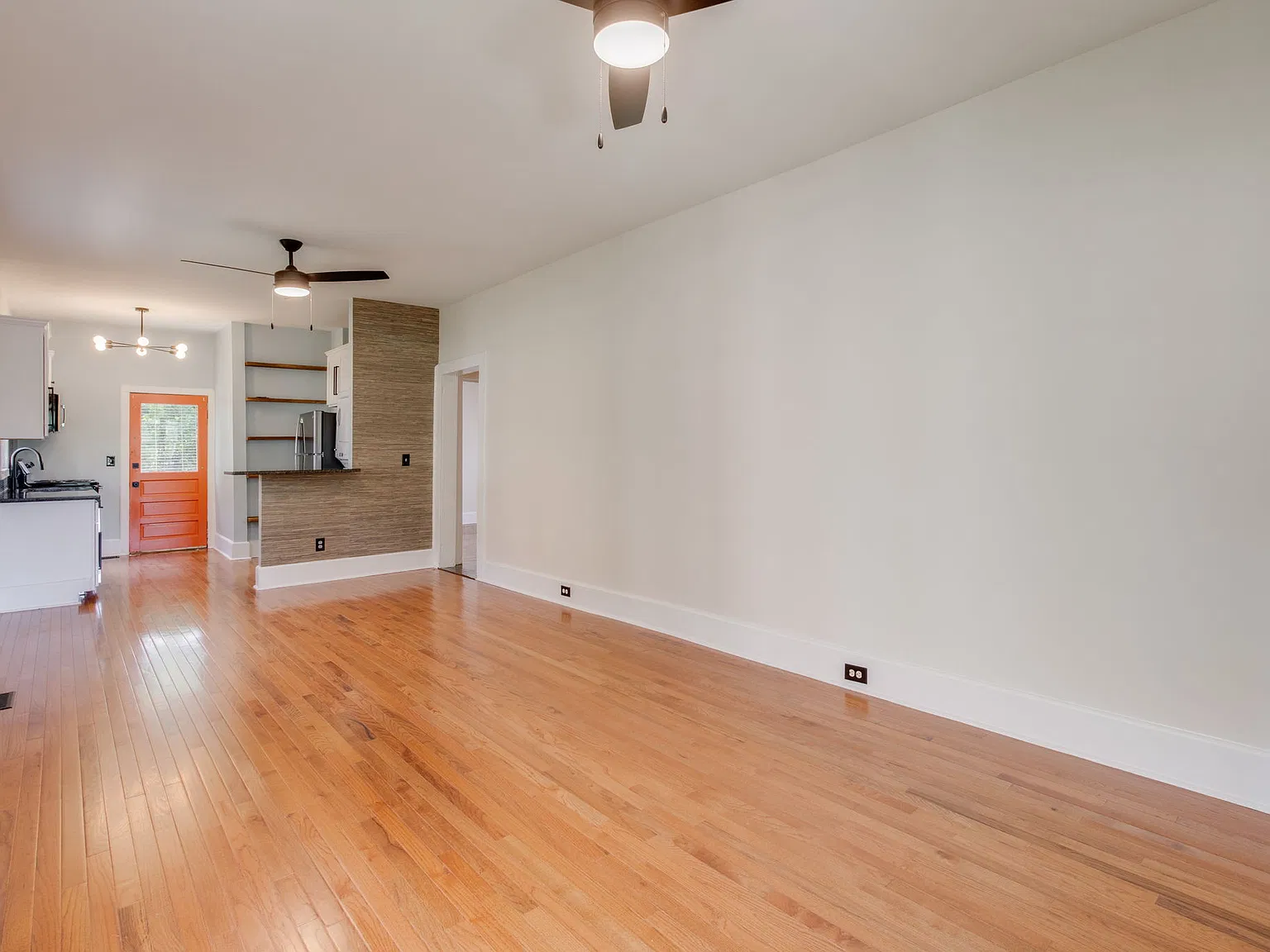 3 bed, 1100 sqft, $3,350 — Photo 2
