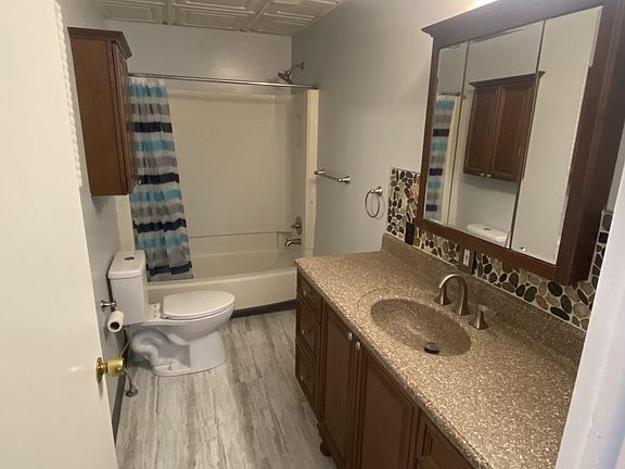 4th image of 225 27th St