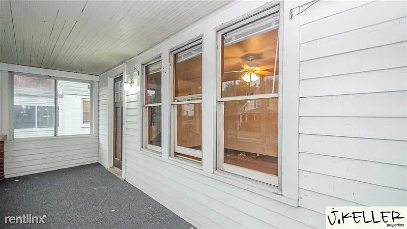 930 Woodlawn - 1 — Photo 3