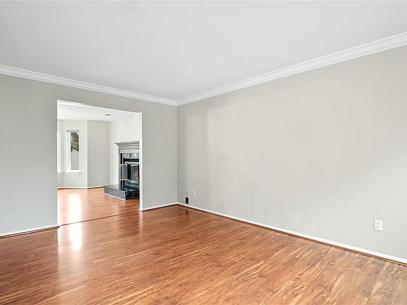 5th image of 12800 Meadowdale Dr