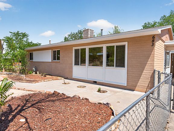 4th image of 683 Mountain View Dr