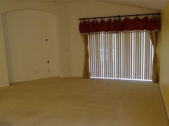 3rd image of 213 Copper Oak Ct