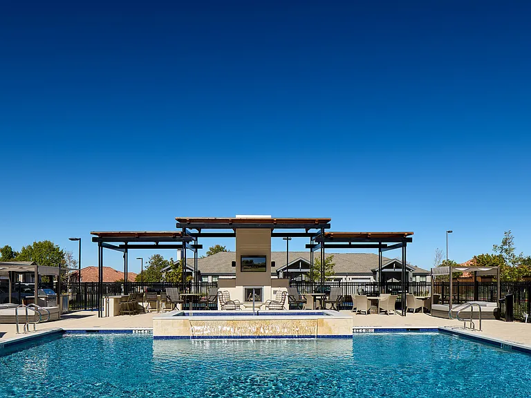 Avenida Carrollton - 55+ Active Adult Apartment Homes — Photo 28