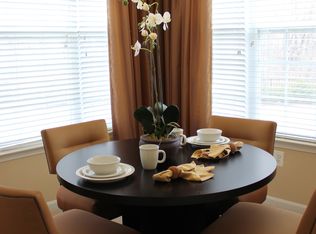 9720 Skyhill Way APT 201, Rockville, MD 20850