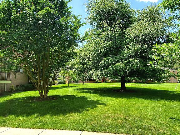 2nd image of 10619 Weymouth St APT 104