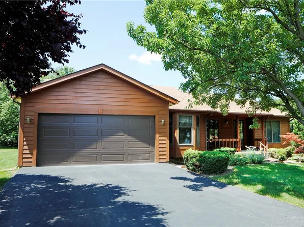 21 Delacorte Cir, Rochester, NY 14612