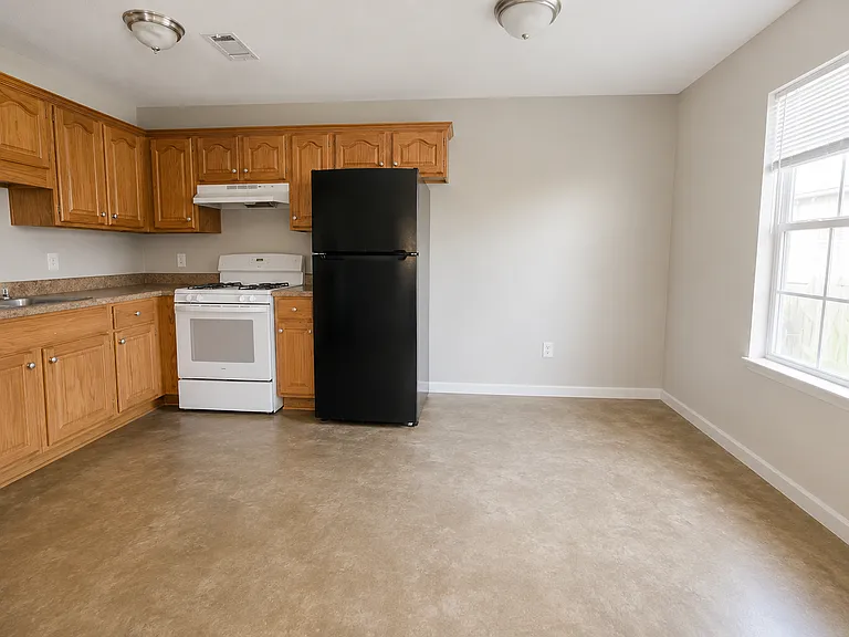 1326 W Huntington Ave #B — Photo 7
