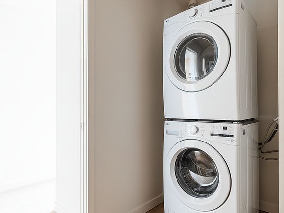 5th image of 2210 E Cherry St #302