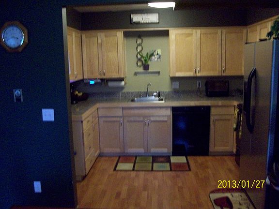 7 FT. WIDE OPEN KITCHEN!