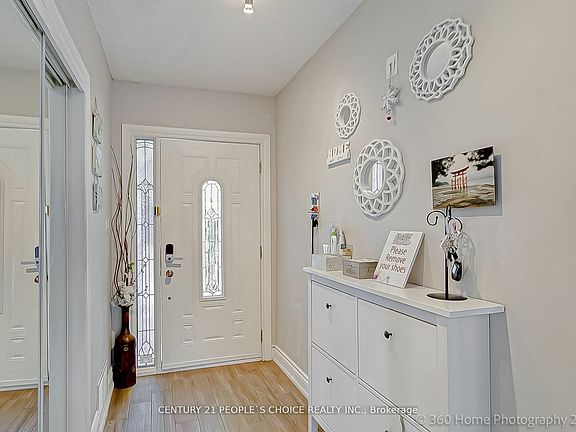 4th image of 926 Willowdale Ave