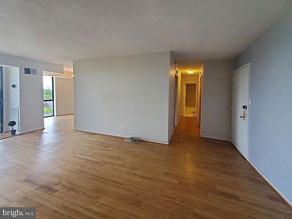 4th image of 2311 Pimmit Dr APT 1212