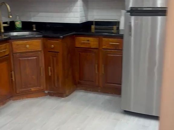 5th image of 81 102nd Ave