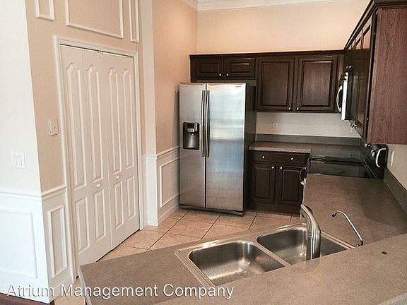 5th image of 1110 San Jacinto Cir