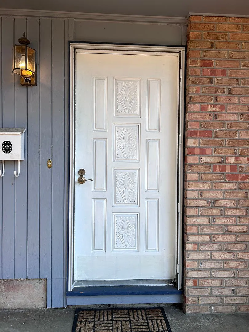 Comfortable Auburn Home with Open Living Space — Photo 2