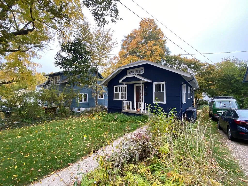 2 bed, 888 sqft, $2,900 — Photo 2