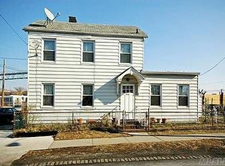 4901 70th St, Woodside, NY 11377