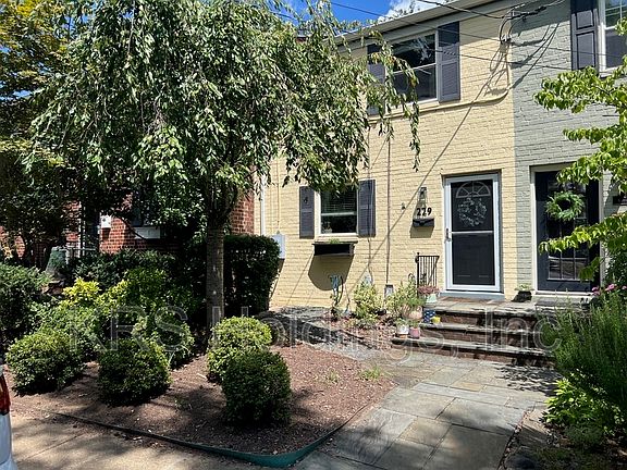 3rd image of 229 Aspen St