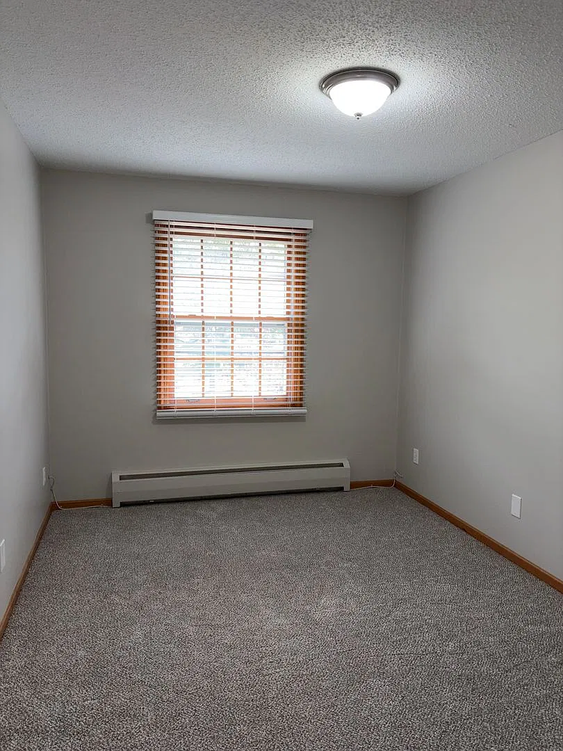 Prime Location + Heat And Water — Photo 2